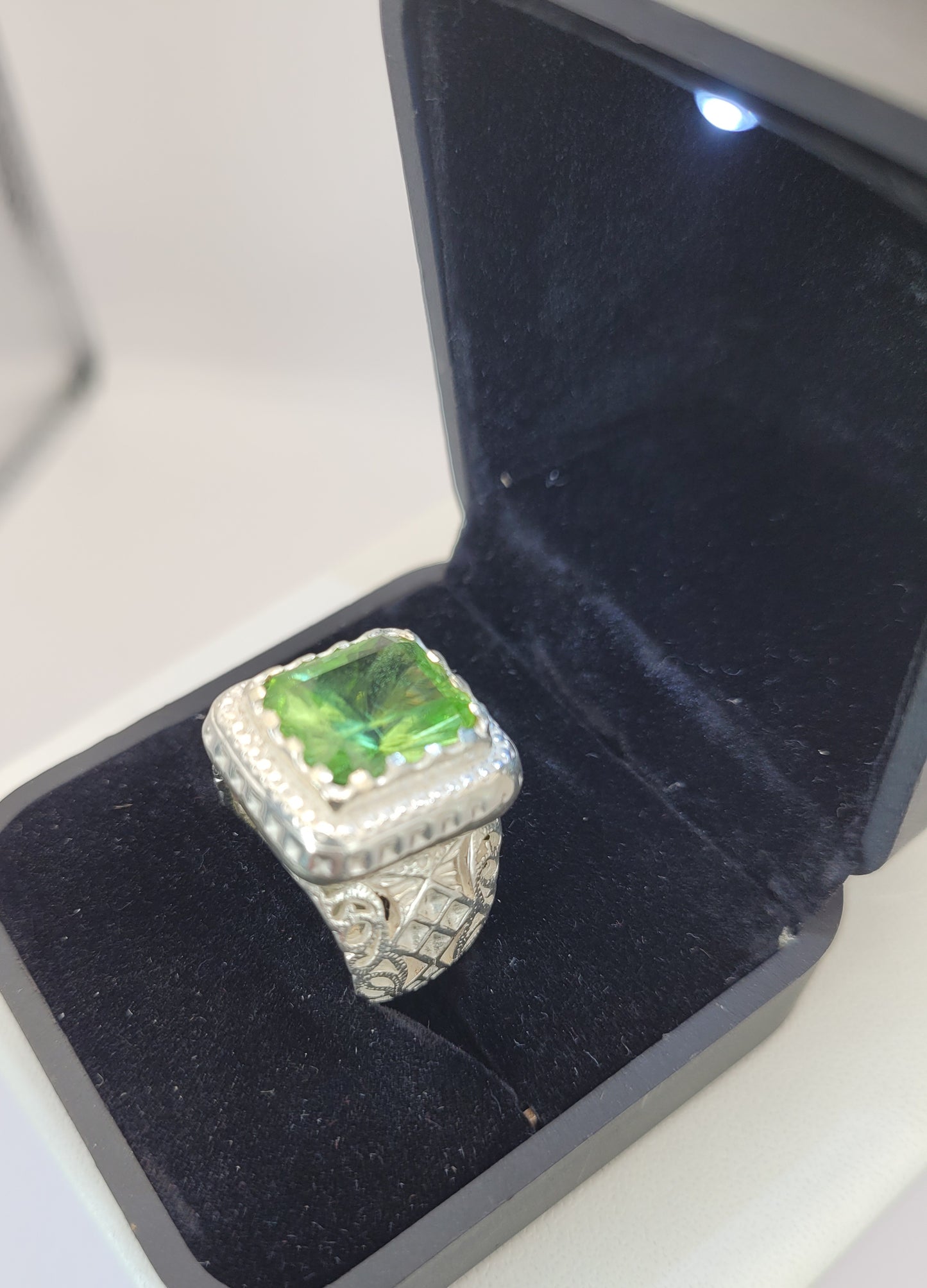 Silberring mit natürlichem Peridot