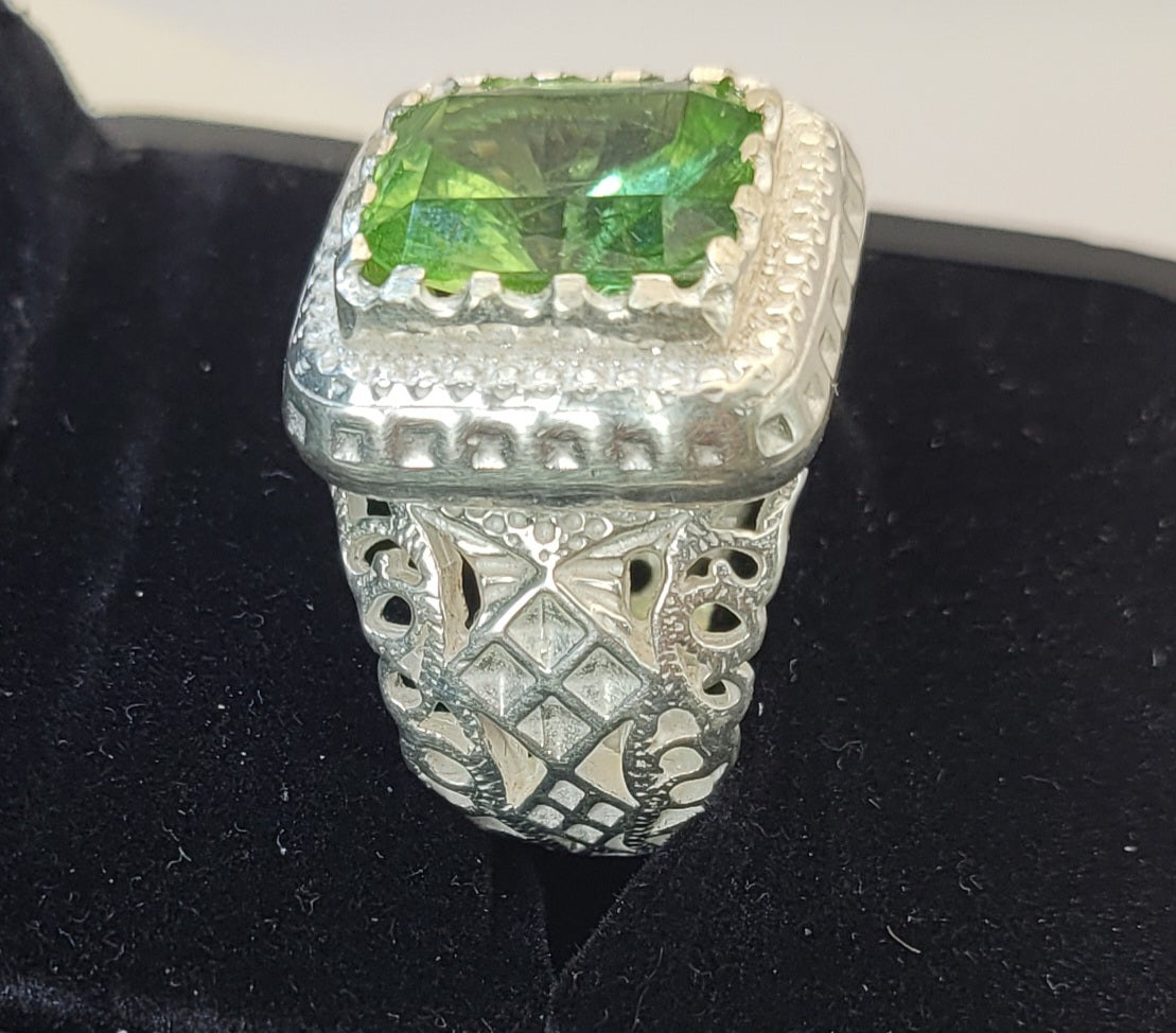 Silberring mit natürlichem Peridot
