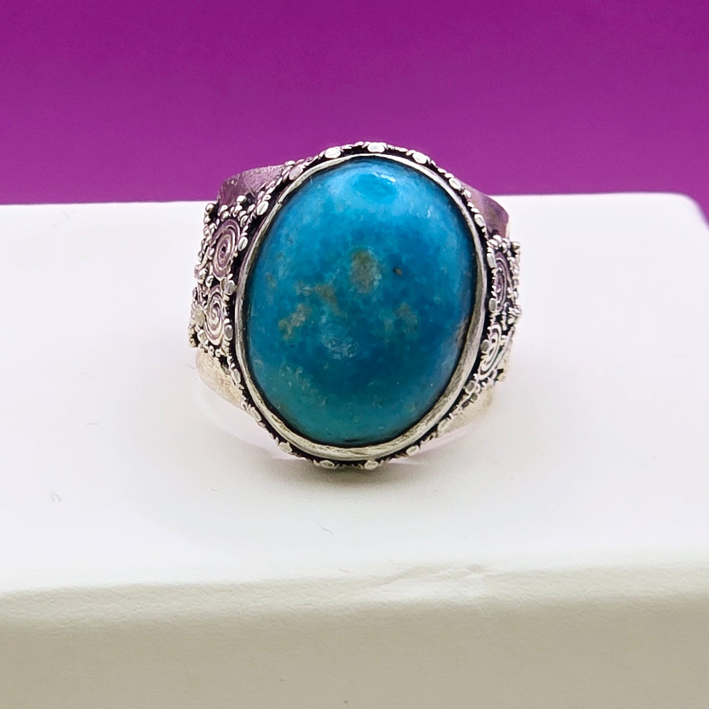 Bague en argent faite main avec pierres précieuses turquoise