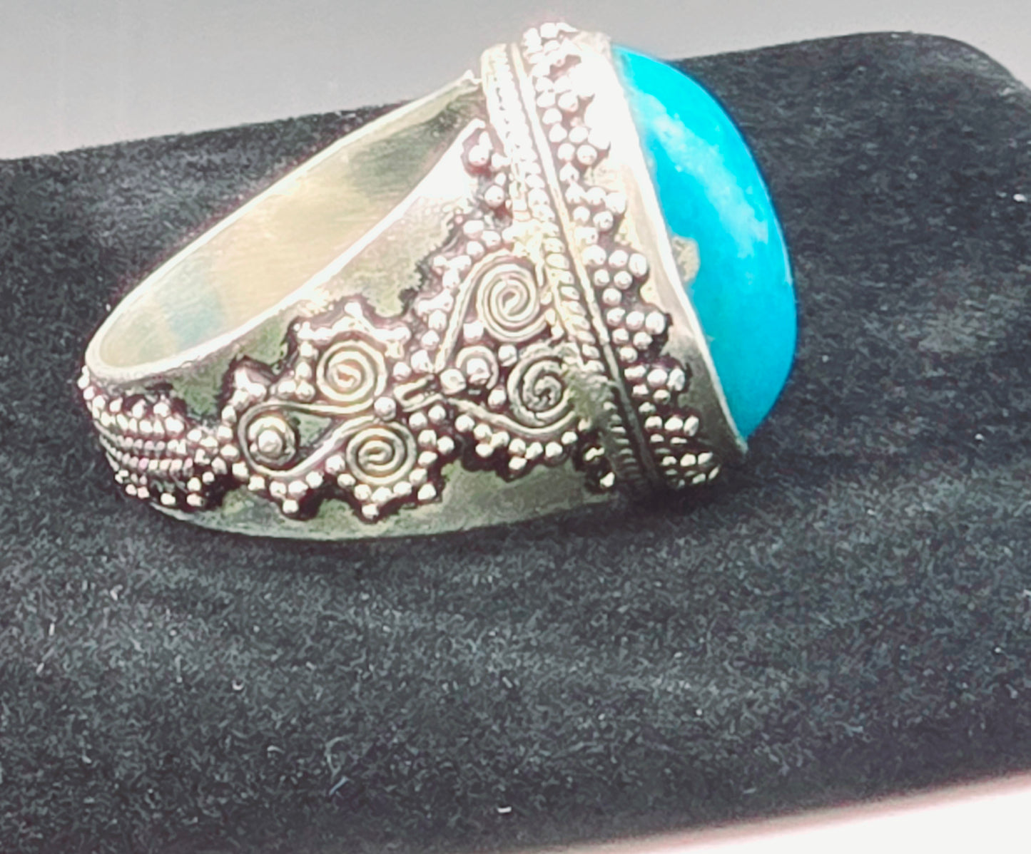 Bague en argent faite main avec pierres précieuses turquoise