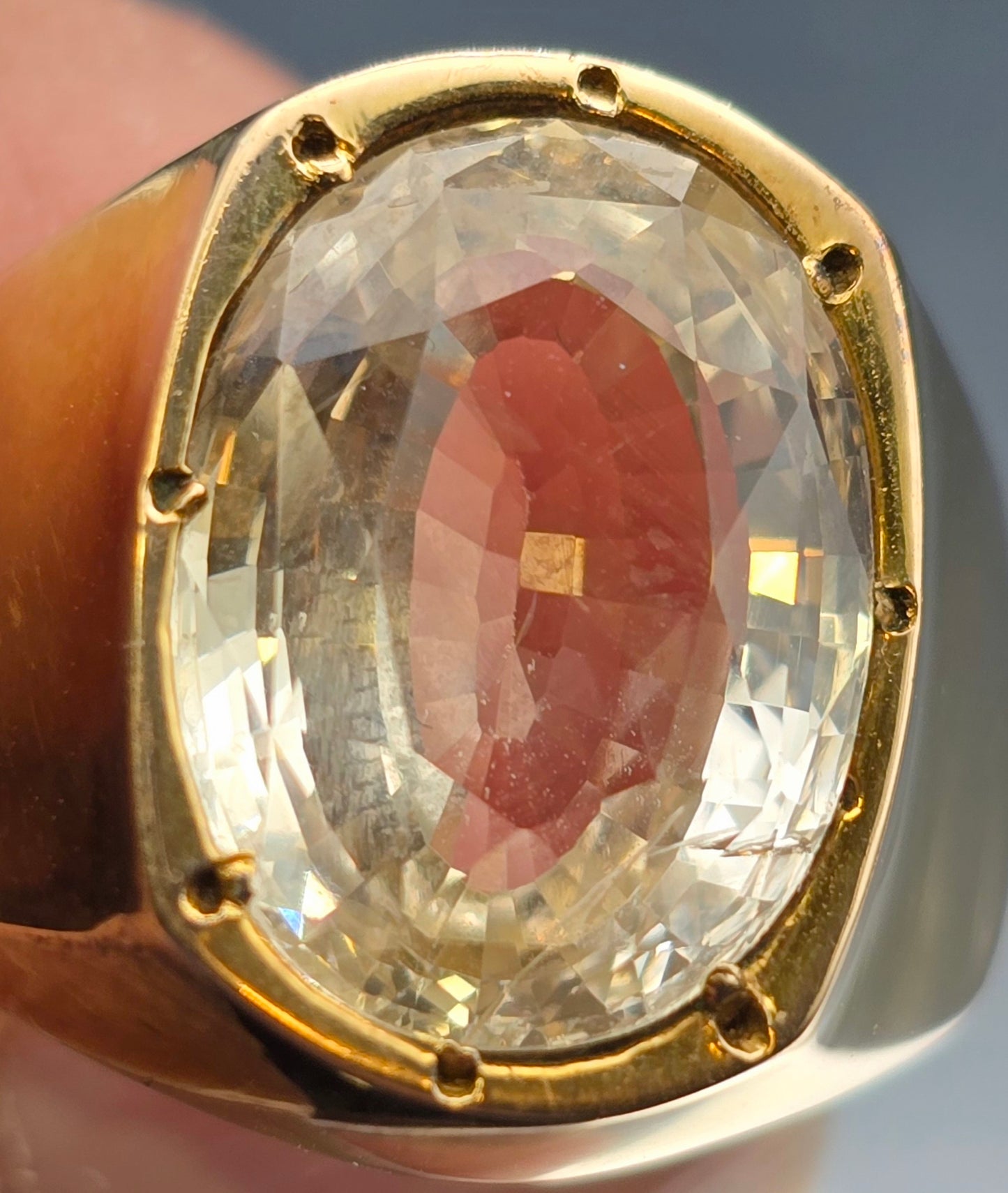 Bague en pierre précieuse saphir jaune