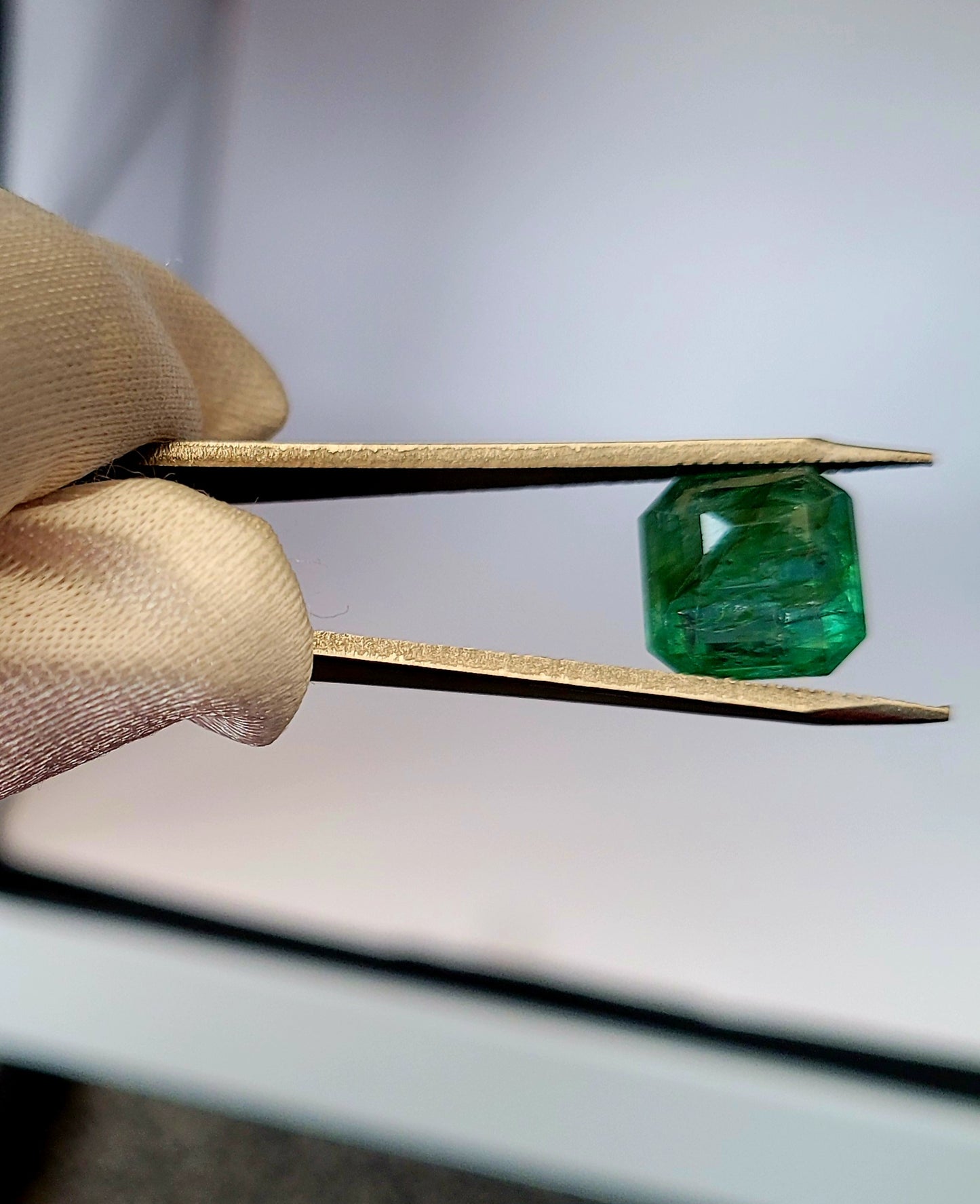 Beautiful Natural Sawat Emerald 7 carat
