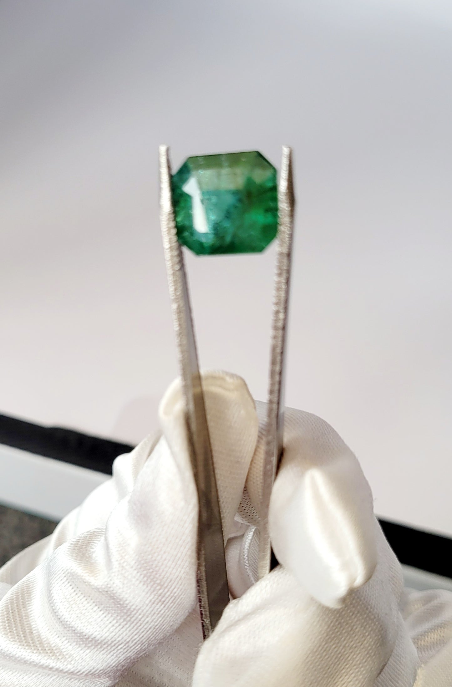 Beautiful Natural Sawat Emerald 7 carat