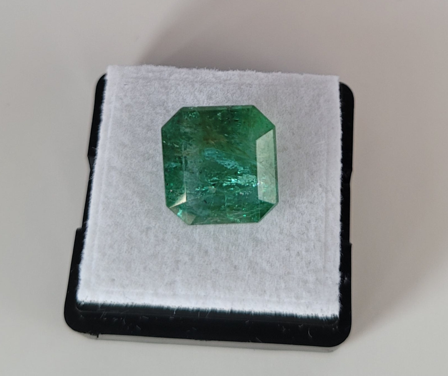 Beautiful Natural Sawat Emerald 7 carat