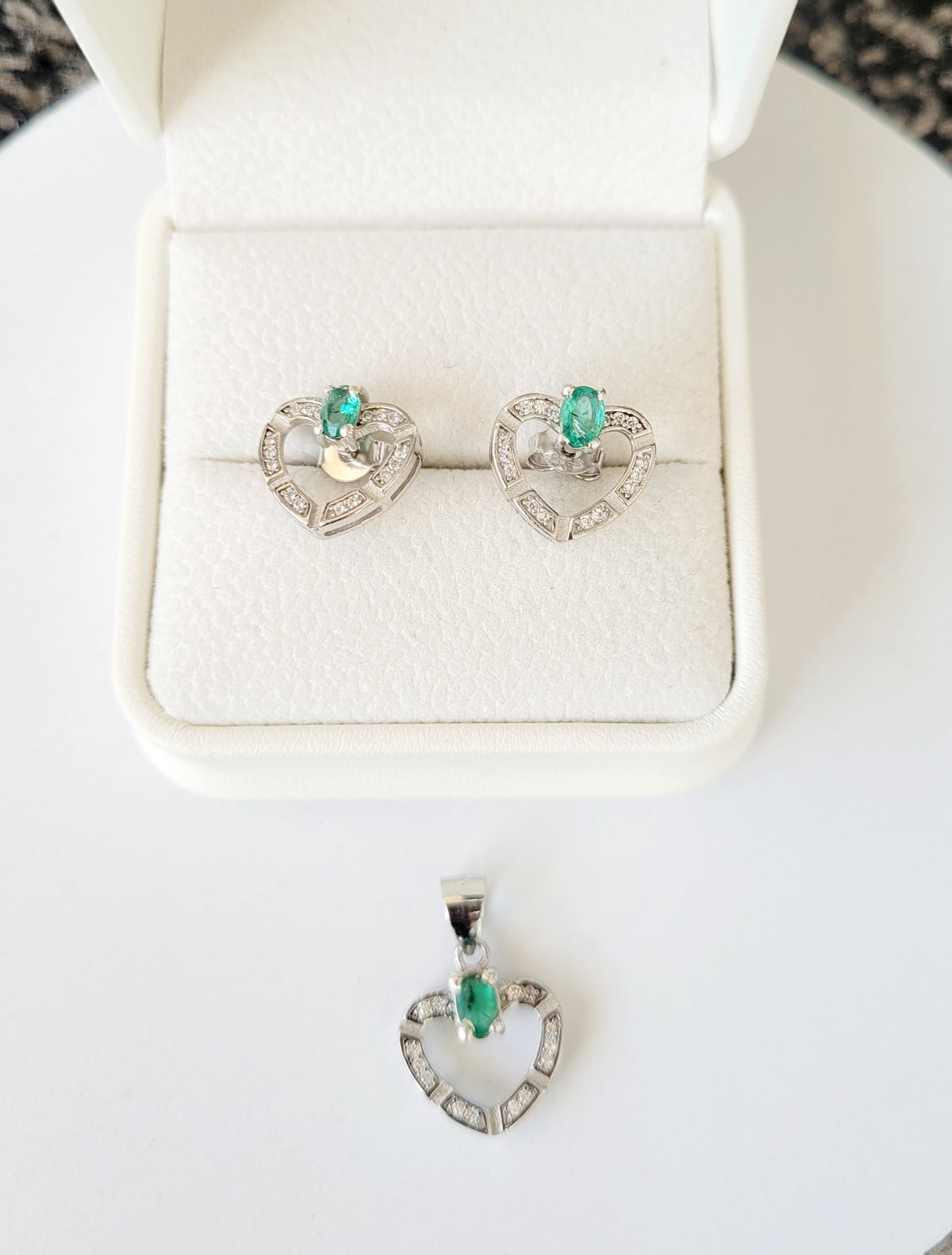 Natural Emerald silver necklace and earrings set