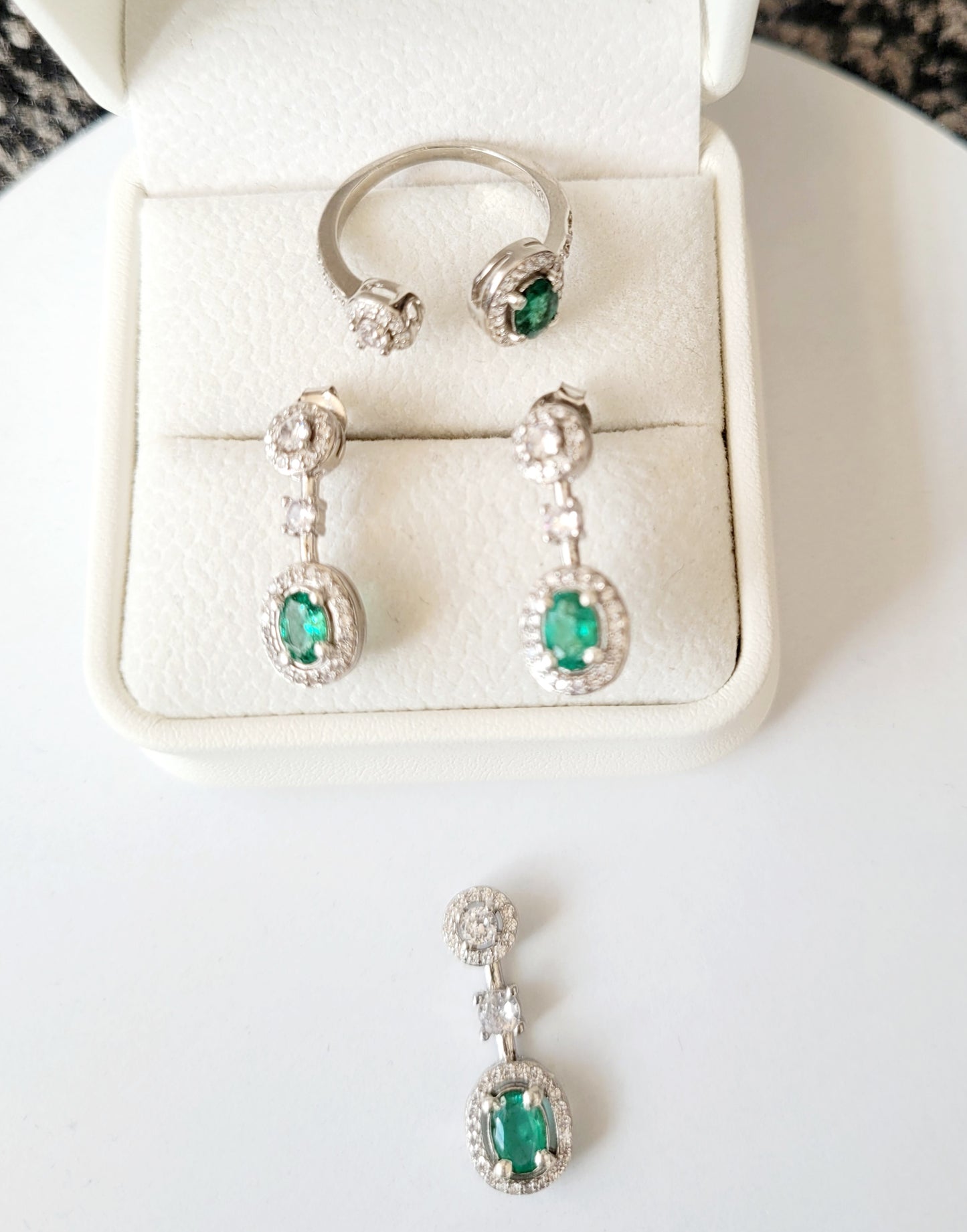 Emarald mounted silver ring &necklace and earrings set