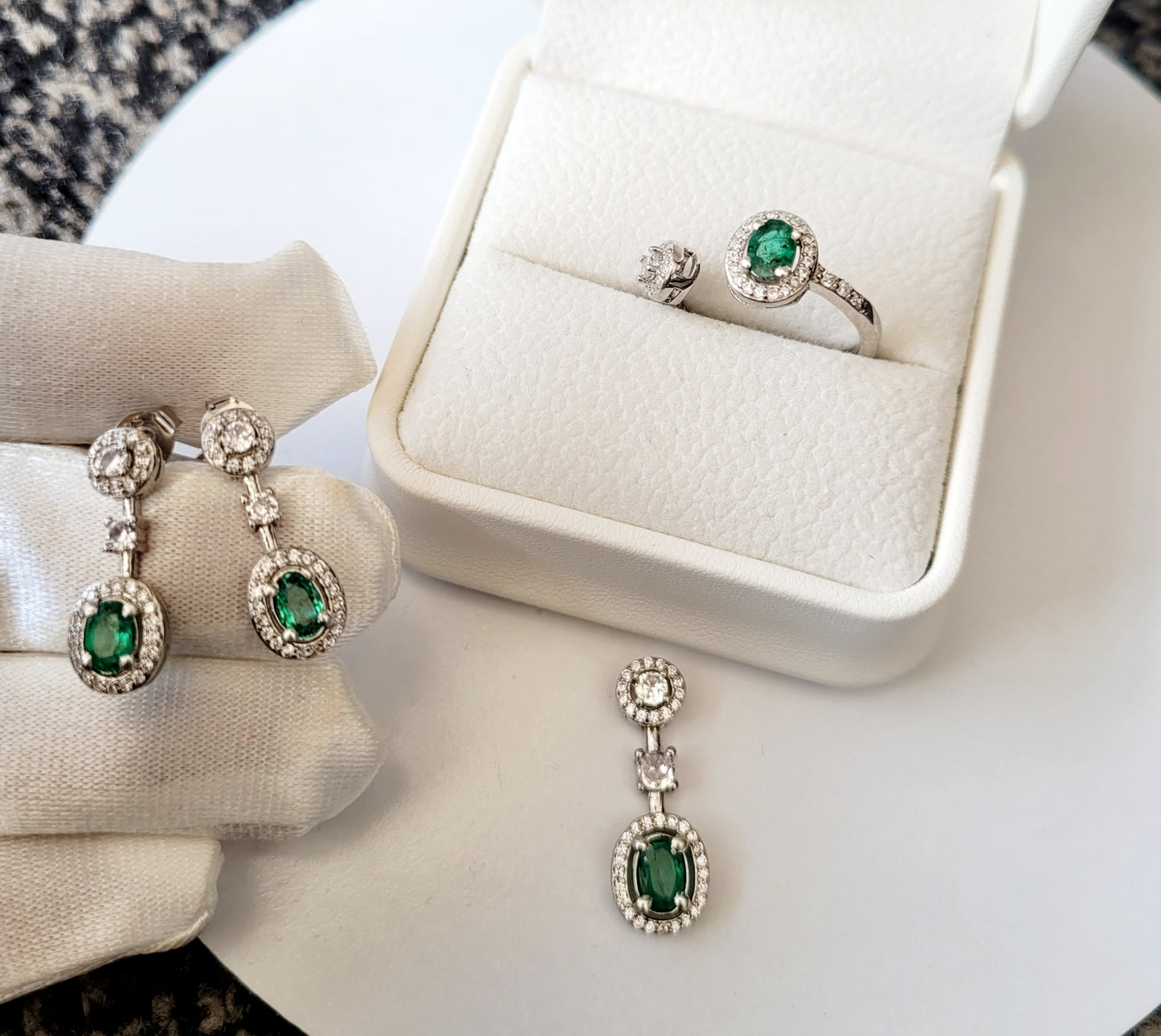 Emarald mounted silver ring &necklace and earrings set