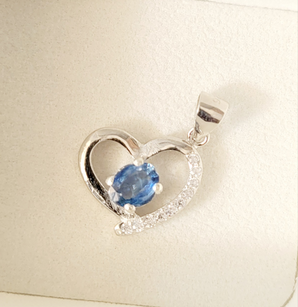 Natural blue sapphire 2ct mounted heart necklace