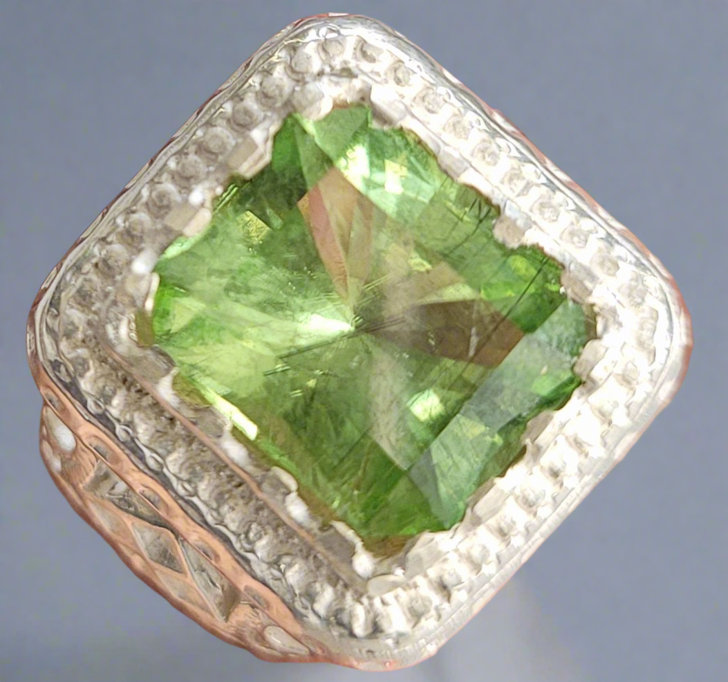 Silberring mit natürlichem Peridot