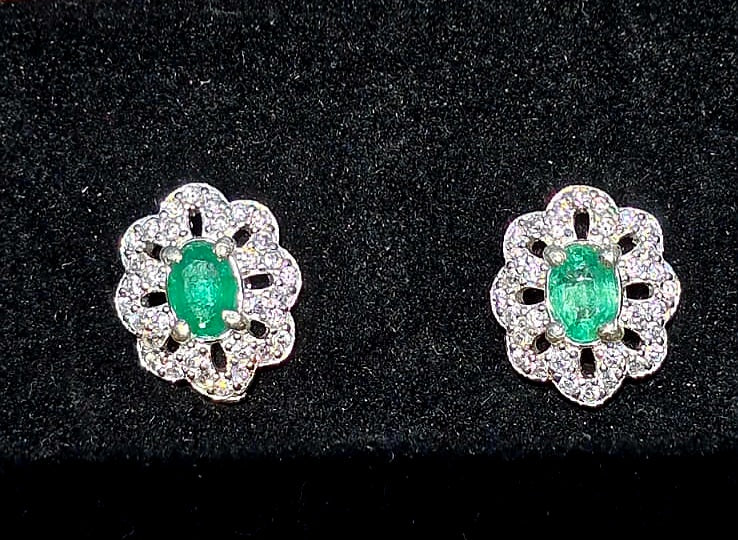 Stunning Natural Emerald 3 carat studs